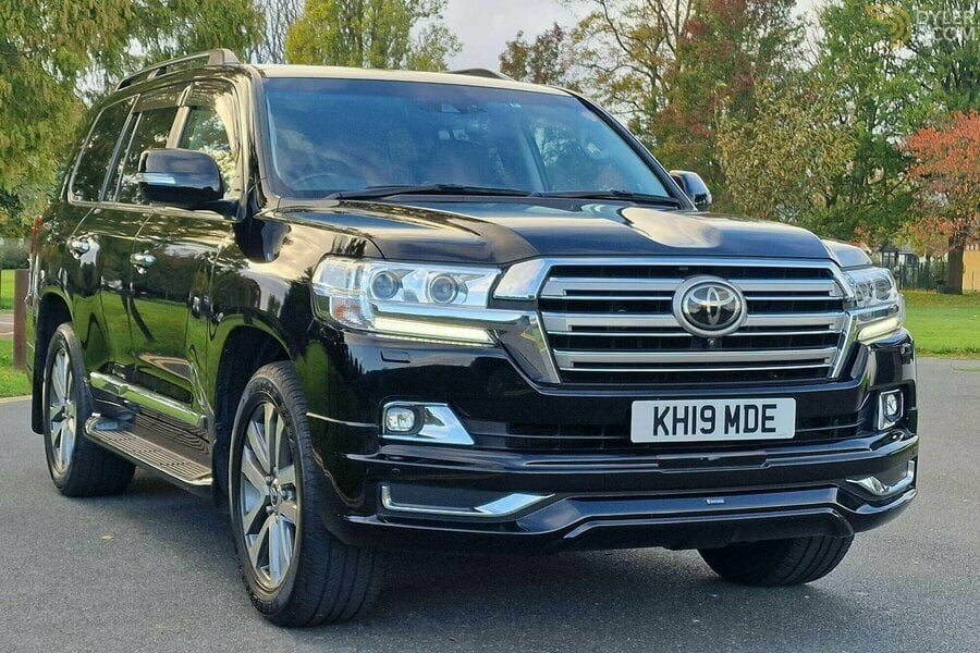 2019 Toyota Land Cruiser black